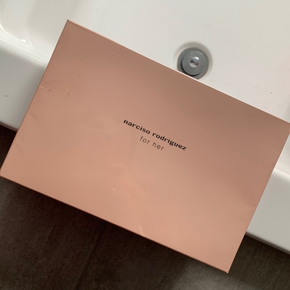 Narciso Rodriguez New Boxed Set ! Pouch in set  NEW ! Sealed !